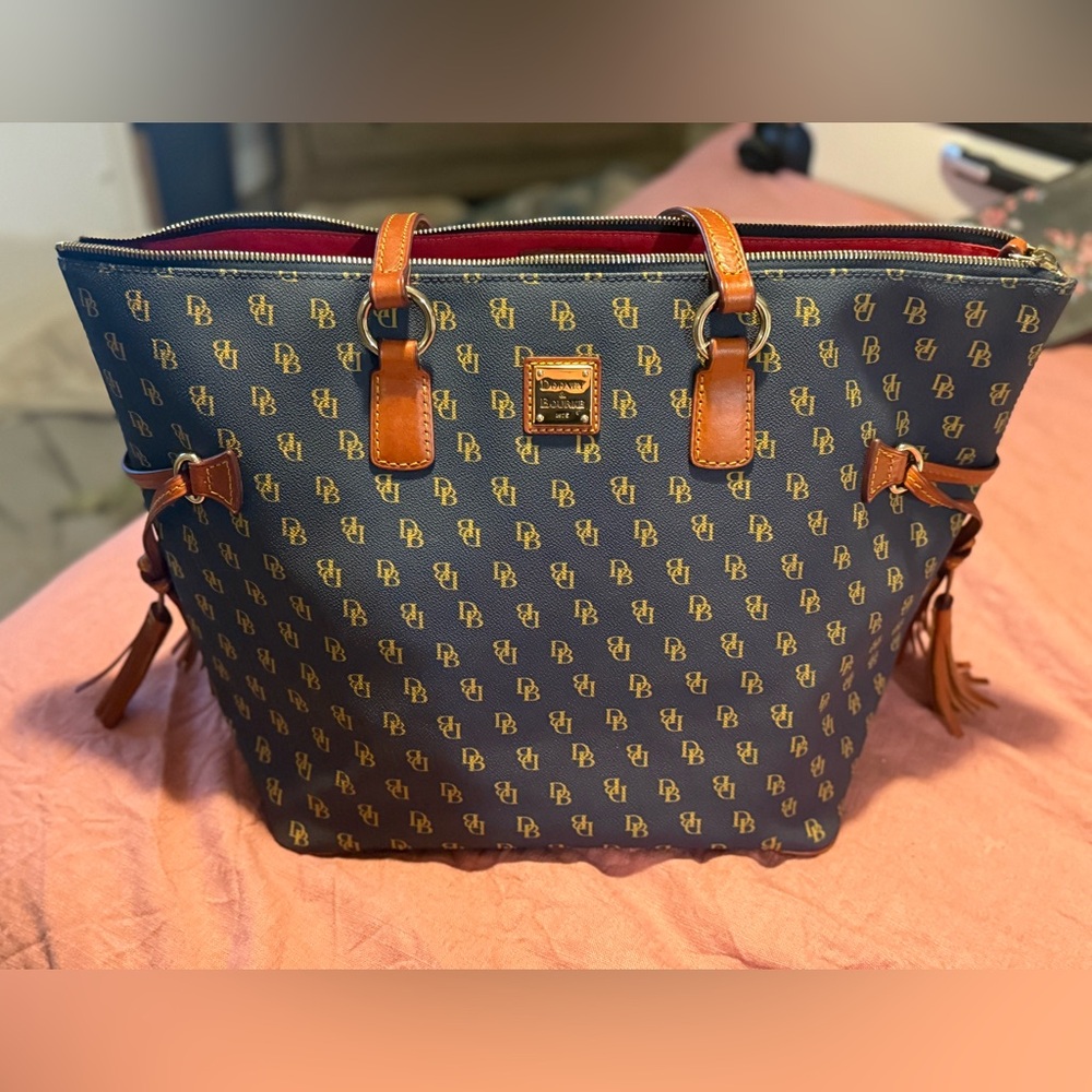 Dooney & Bourke XL Tote in Navy with signature Gold DB monogram